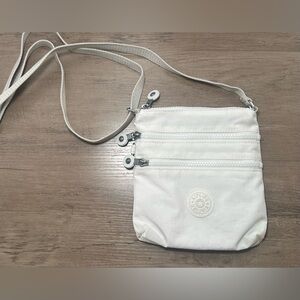KIPLING KEIKO TRIPLE ZIP CROSSBODY BAG - ALABASTER‎ TONAL.